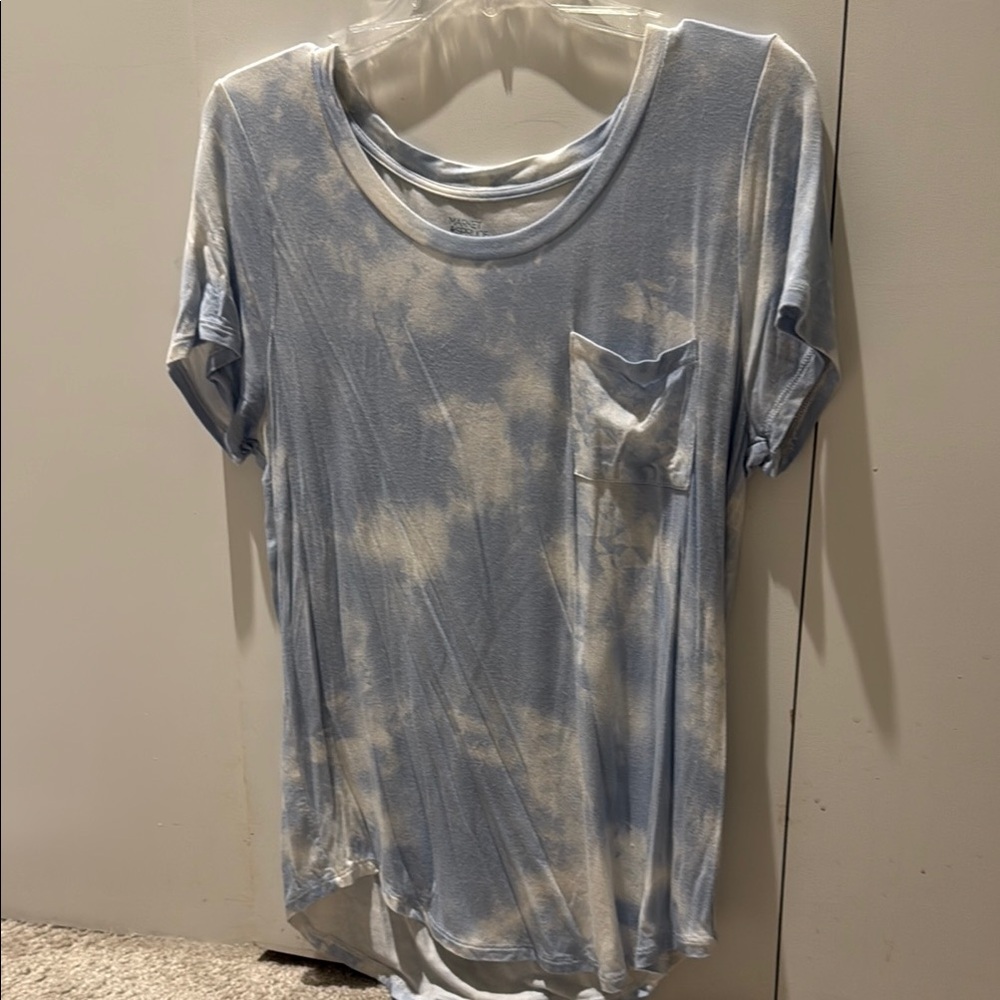 Market & Spruce Blue and White Short Sleeve Tee